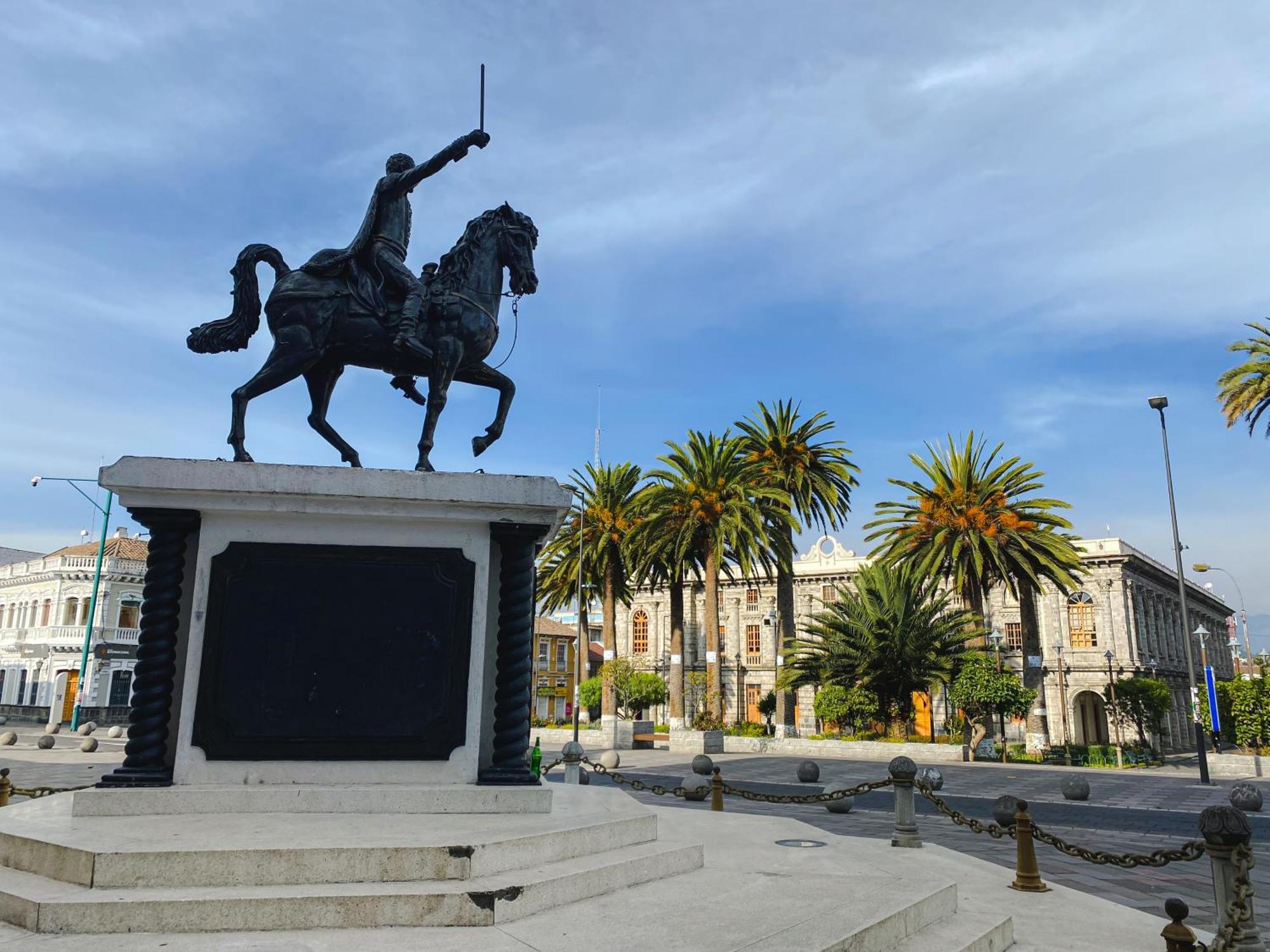Golden Rest Latacunga Hotel Exterior photo