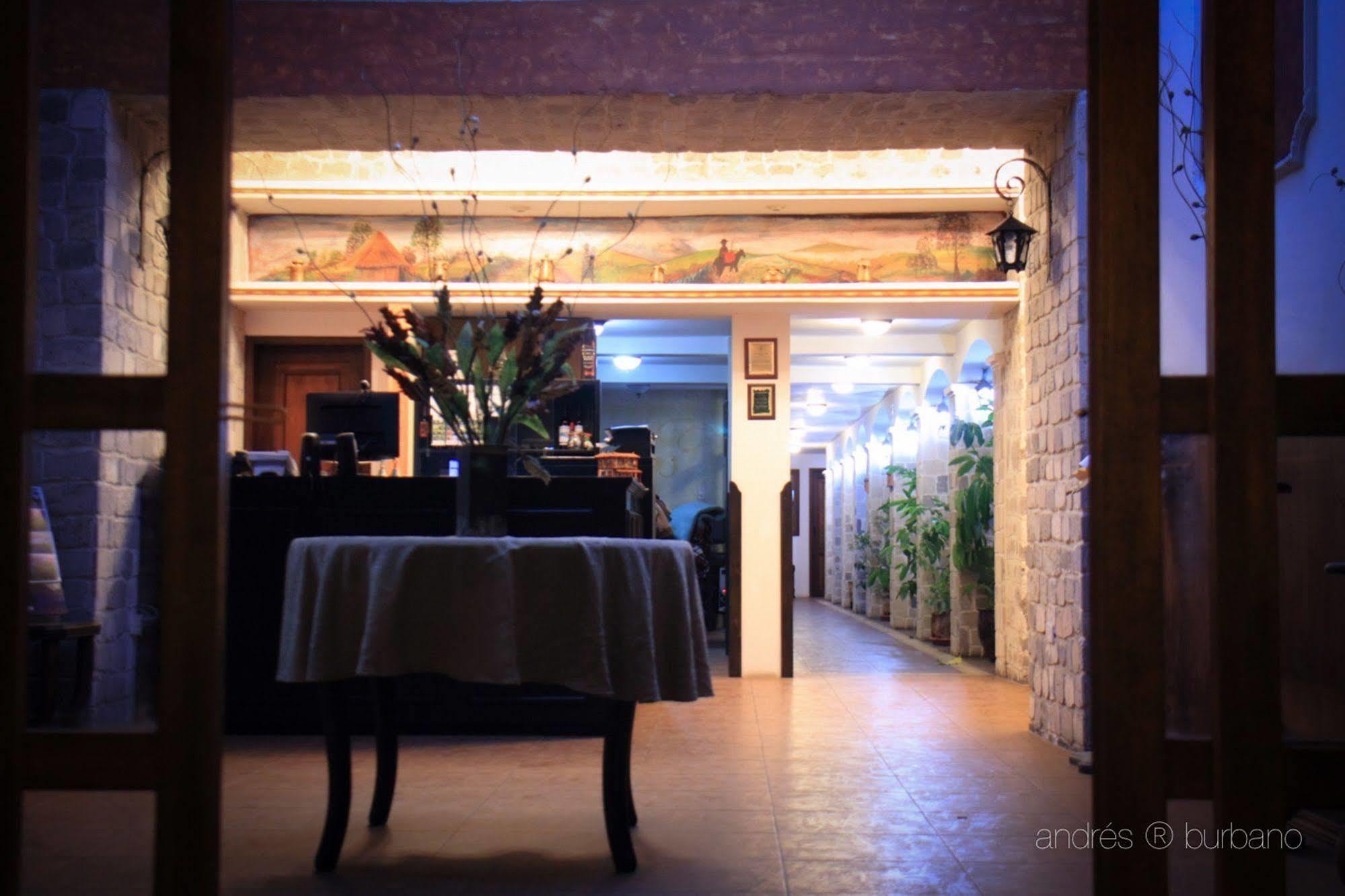 Golden Rest Latacunga Hotel Exterior photo